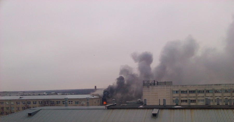 В Харькове горит ювелирная фабрика