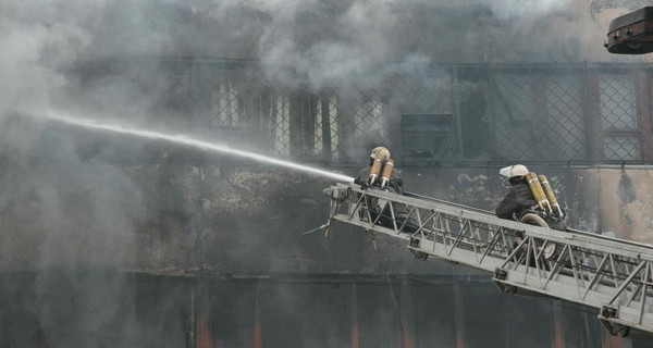 Пожар на ювелирной фабрике в Харькове: люди прыгали из окон, потому что выходы были заблокированы?