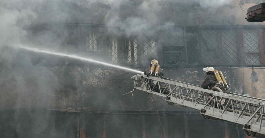 Пожар на ювелирной фабрике в Харькове: люди прыгали из окон, потому что выходы были заблокированы?