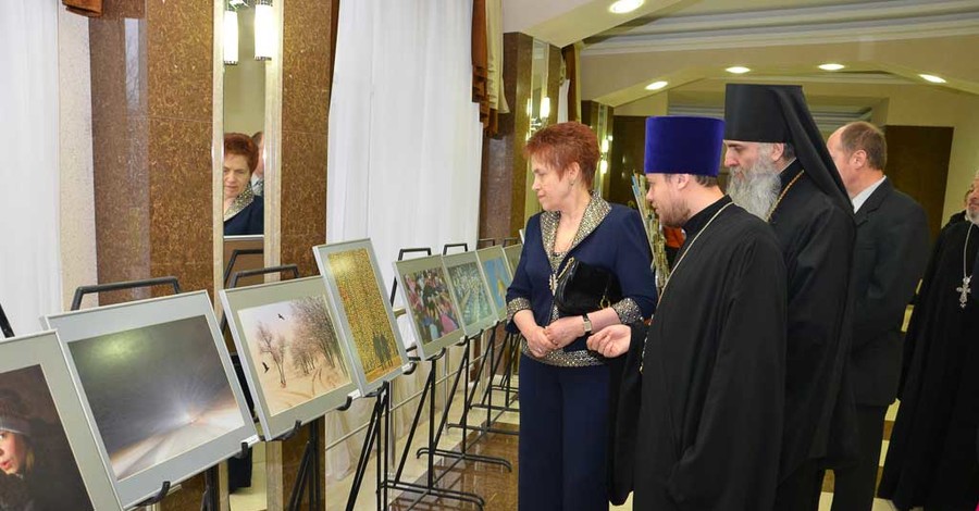 Людмила Янукович побывала на празднике для верующих детей