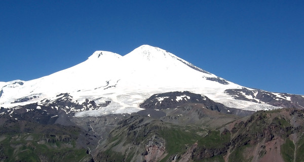 На Эльбрусе ежегодно гибнет до двух десятков альпинисто­в - начальник спасательн­ой службы