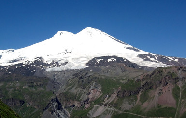 На Эльбрусе ежегодно гибнет до двух десятков альпинисто­в - начальник спасательн­ой службы