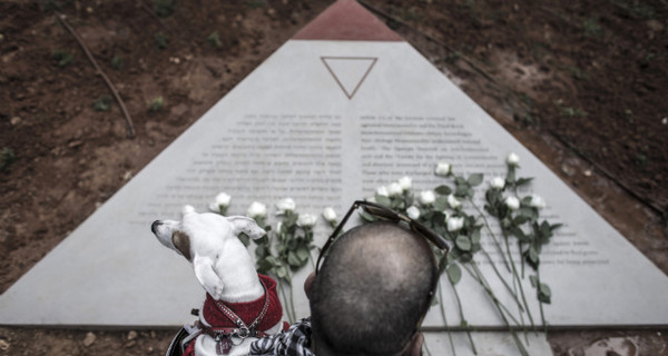 В Израиле поставили памятник геям, которых убили во время Холокоста