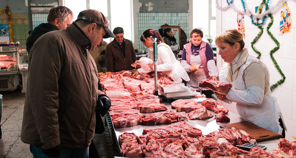 В Запорожье на четверть снизили цены на мясо, а в Днепропетровске подешевел картофель