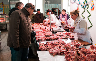 В Запорожье на четверть снизили цены на мясо, а в Днепропетровске подешевел картофель