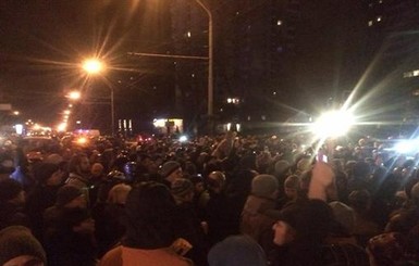 После беспорядков возле суда четверо попали в больницы