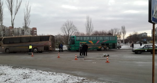 В Запорожье водитель автобуса сбил насмерть пассажирку вышедшую из салона