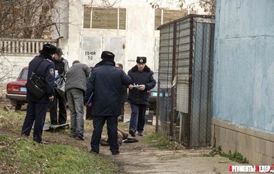 Труп голой женщины, найденной в Керчи, отправили на экспертизу