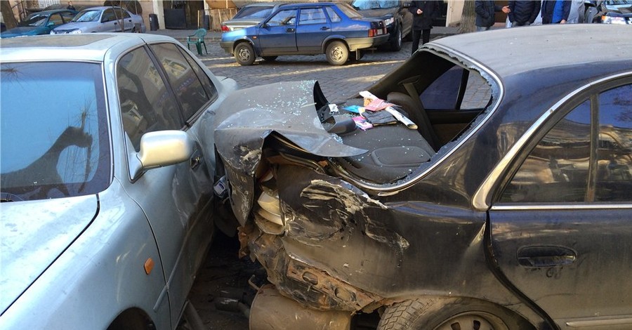 Одесситка на BMW со стажем вождения в 18 дней разгромила пять машин