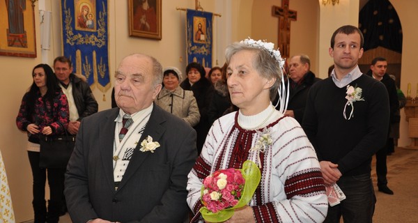Во Львове обвенчались 70-летние одинокие пенсионеры