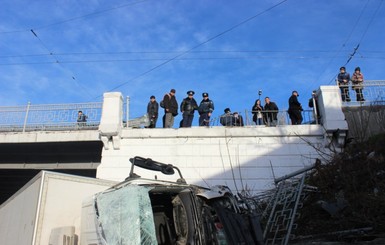 В грузовике, улетевшем с моста в Севастополе, находилась беременная девушка