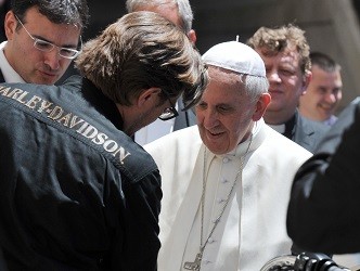 Папа Римский продает свой Harley-Davidson и 