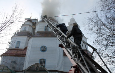 Собор в Новомосковске мог загореться из-за строительного сена