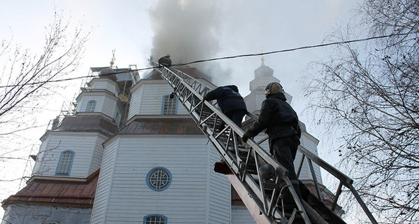 Пожар в Свято-Троицком храме: В огне пострадал отреставрированный купол
