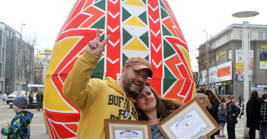 Рекорд Украиніы в Днепре. Трехметровая писанка