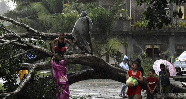 Из-за наводнения в Индонезии погибли больше 10 человек