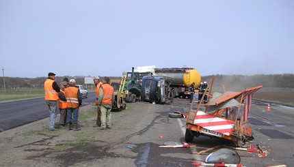 В Черкасской области бензовоз снес бригаду дорожных рабочих