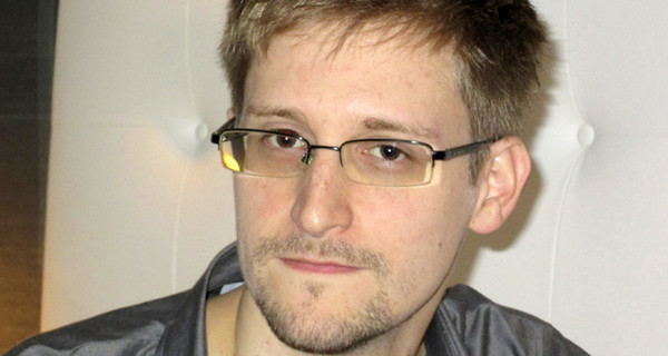 Сноуден бросил свою возлюбленную-стриптизершу 