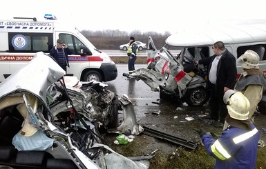 Пострадавшие в ДТП в Донецкой области врачи идут на поправку