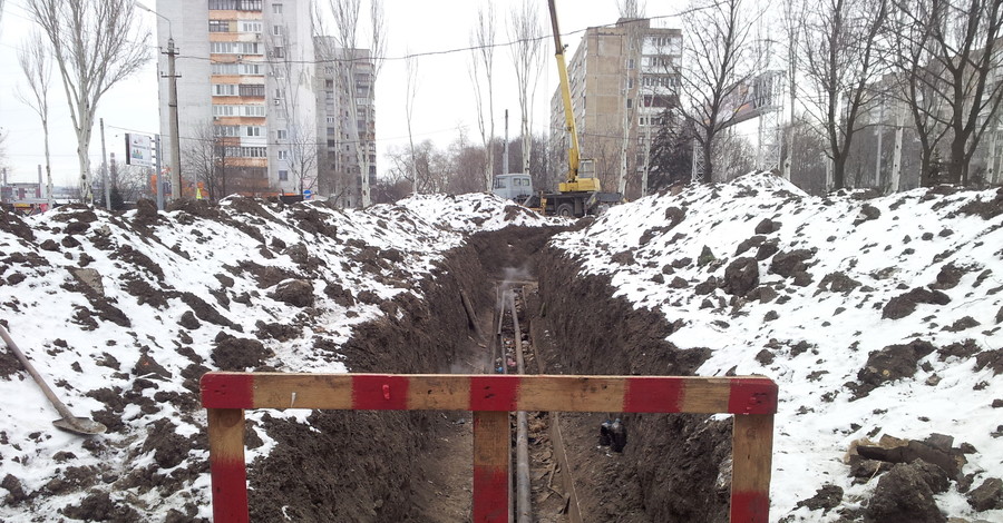 Теплосеть заменяет трубы и отключает горячую воду