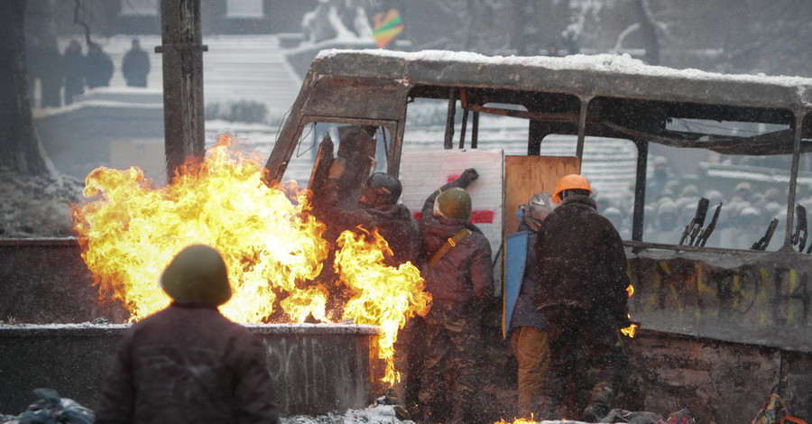 На Грушевского погибли два демонстранта, третью смерть опровергли 
