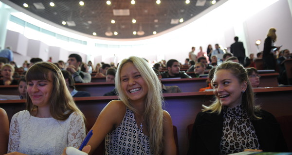 День студента в Донецке: в кафе вводят 