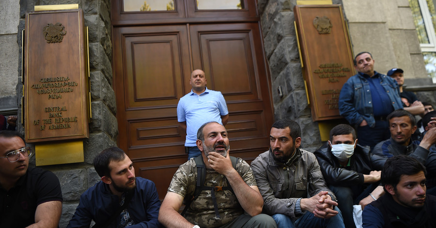 Бархатная революция в Армении