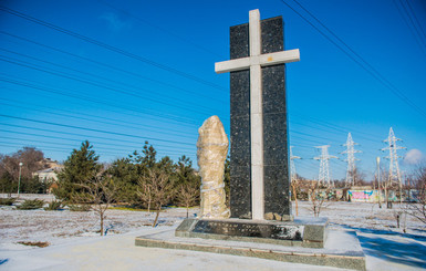 В Запорожье изуродовали памятник жертвам Голодомора