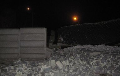 В Донбассе взорвался гараж с грузовиками