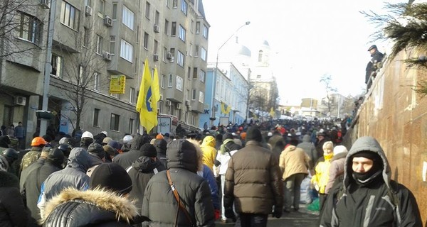 На Евромайдане объявили траур и отменили вече