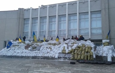 Митингующие в Полтаве обосновались в облраде