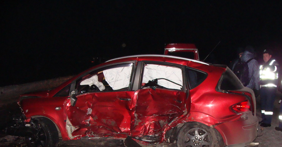 На Львовщине в аварии столкнулись сразу пять автомобилей