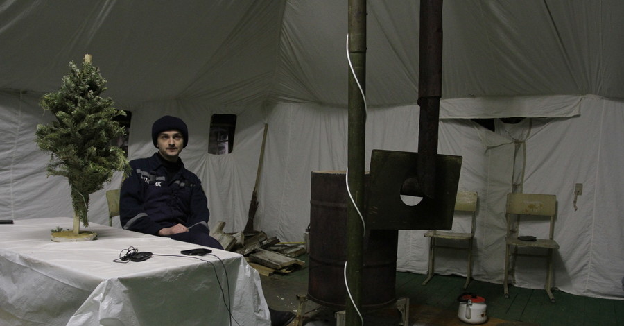 В пунктах обогрева пусто: бездомные предпочитают палатки в центре города