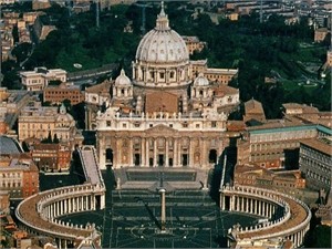Папу Римского просят больше не запускать голубей