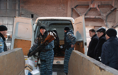 Более семисот жителей Днепропетровщины добровольно сложили оружие