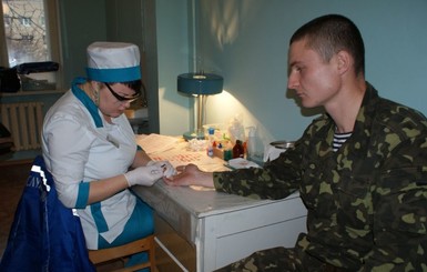 Военные сдали 45 литров крови на лечение мальчика 