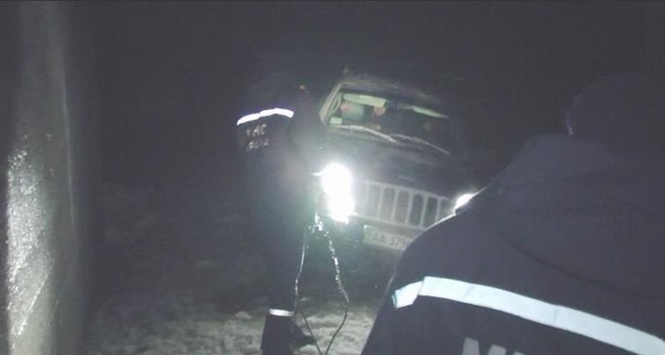 В Сумской области под лед провалился джип