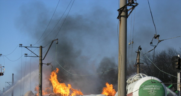Авария под Донецком: горящие цистерны тушили 11 часов