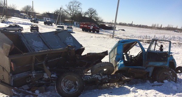 Под Запорожьем локомотив протаранил грузовик