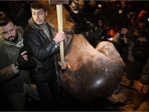 Киевляне решили судьбу памятника Ленину