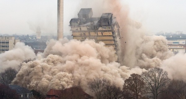 В Германии взрывом уничтожили 116-метровый небоскреб