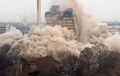 В Германии взрывом уничтожили 116-метровый небоскреб