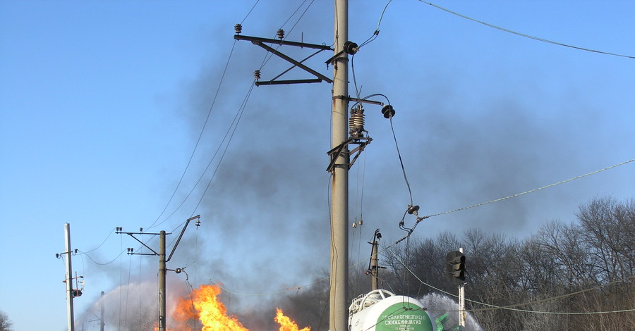 Пожар в Красноармейске продолжается: горят уже 7 цистерн 