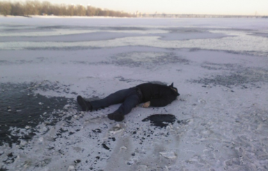 Киевлянин выпрыгнул с моста и разбился об лед