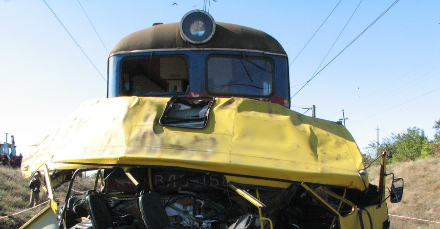 Пострадавших в аварии с поездом и маршруткой доставляют в Сумы 