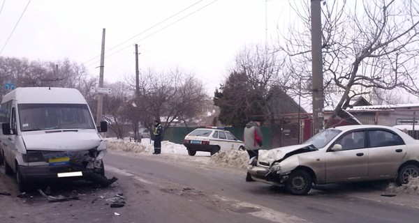 В Запорожье в ДТП с маршруткой пострадали три человека