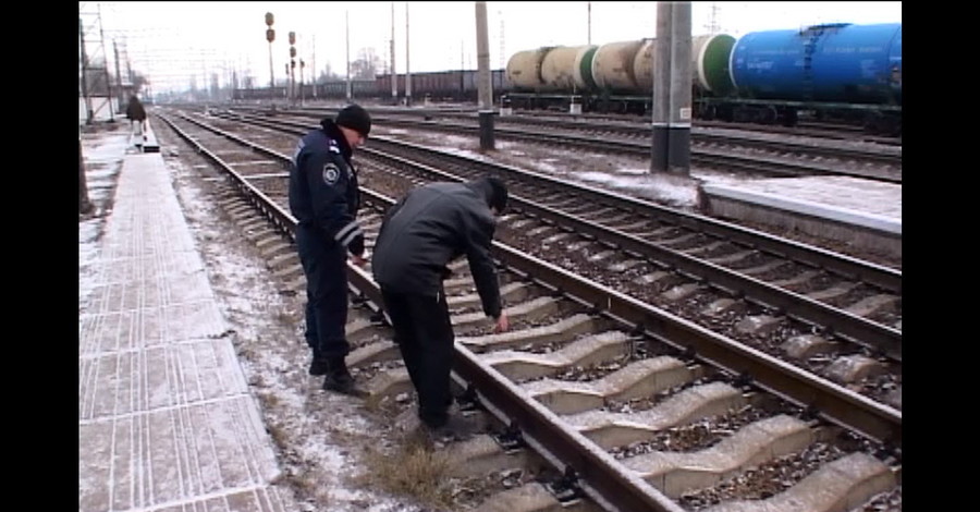 На Приднепровской железной дороге под колесами погибли семь человек