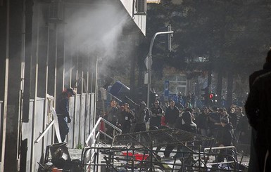 В Боснии демонстранты подожгли президентский дворец
