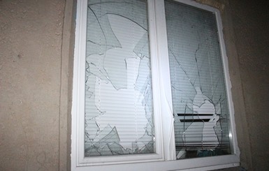 Левченко: активисты восстановили побитые окна в Украинском доме
