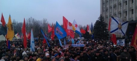 В Одессе тысячи противников евромайдана скандируют 